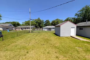 377 Pinewood Dr, Valparaiso, IN 46385 - Photo 17
