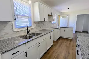 377 Pinewood Dr, Valparaiso, IN 46385 - Photo 9