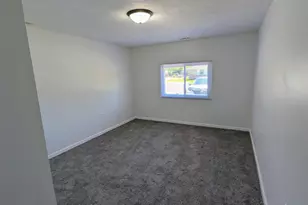 377 Pinewood Dr, Valparaiso, IN 46385 - Photo 5