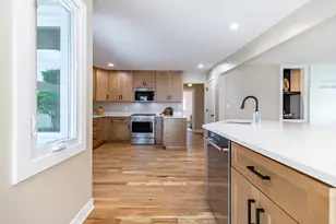 8837 Parkway Dr, Highland, IN 46322 - Photo 11
