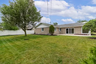 8837 Parkway Drive, Highland, IN 46322 - Photo 5