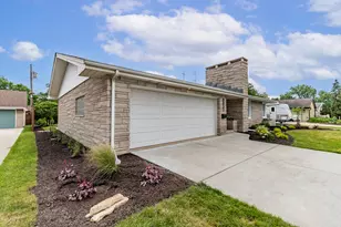 8837 Parkway Dr, Highland, IN 46322 - Photo 3