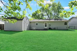 7714 Wallace St, Merrillville, IN 46410 - Photo 5