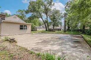 131 N Harvey St, Griffith, IN 46319 - Photo 13