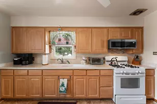 546 N Wheeler St, Griffith, IN 46319 - Photo 7