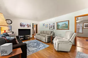 546 N Wheeler St, Griffith, IN 46319 - Photo 3