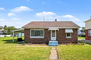 805 Division St, La Porte, IN 46350 - Photo 1