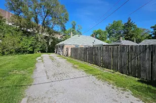 7608 Manor Ave, Munster, IN 46321 - Photo 13