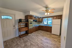 510 S Madison St, Medaryville, IN 47957 - Photo 7