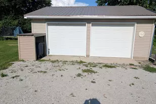 510 S Madison St, Medaryville, IN 47957 - Photo 3
