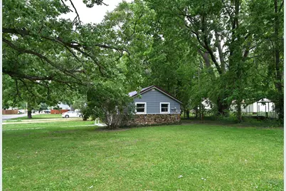 319 W 13th Street, Winamac, IN 46996 - Photo 3