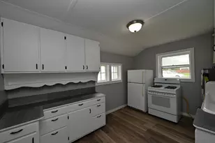 319 W 13th St, Winamac, IN 46996 - Photo 9