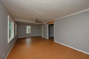 436 W Jefferson St, Winamac, IN 46996 - Photo 3