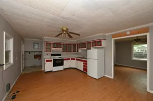 436 W Jefferson St, Winamac, IN 46996 - Photo 11