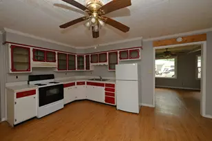 436 W Jefferson St, Winamac, IN 46996 - Photo 13