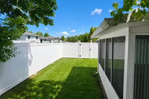 6366 W 86th Ct, Crown Point, IN 46307 - Photo 3