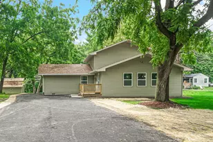 1014 E 63rd Pl, Merrillville, IN 46410 - Photo 3
