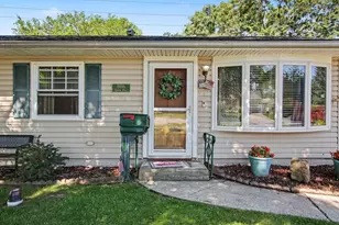 8016 Gordon Pl, Highland, IN 46322 - Photo 5