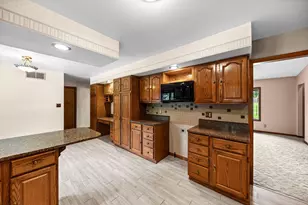 2499 Willowwood Ave, Valparaiso, IN 46383 - Photo 9