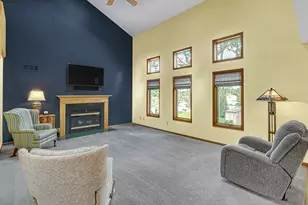252 Bedford Cir, Valparaiso, IN 46383 - Photo 5