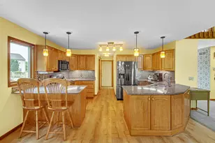 252 Bedford Cir, Valparaiso, IN 46383 - Photo 9
