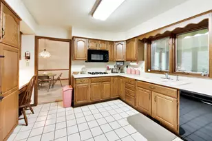 10330 Marlou Dr, Munster, IN 46321 - Photo 11