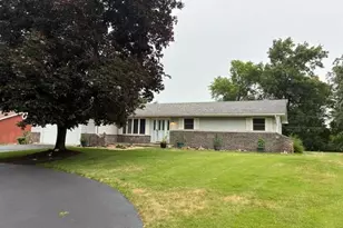 6952 Blackberry Ct, Demotte, IN 46310 - Photo 3