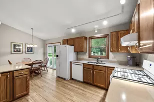 305 Elkwood Ct, Valparaiso, IN 46383 - Photo 9