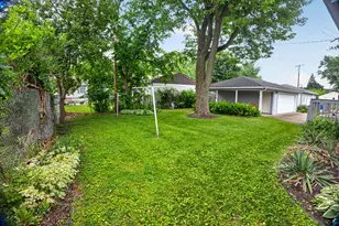 922 E Crestview Ct, Crown Point, IN 46307 - Photo 5