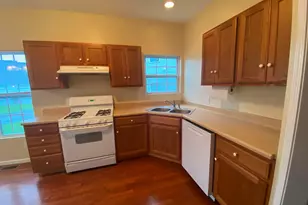 219 Prestwick Dr, Valparaiso, IN 46385 - Photo 5