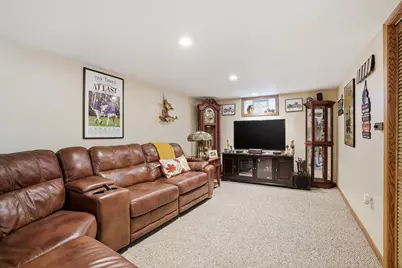 9008 Hess Drive, Highland, IN 46322 - Photo 15