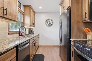 9008 Hess Dr, Highland, IN 46322 - Photo 7