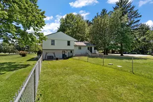 81 E Division Rd, Valparaiso, IN 46383 - Photo 29