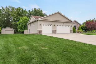 525 S Filbert St, New Carlisle, IN 46552 - Photo 3