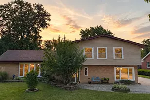 8205 Oakwood Ave, Munster, IN 46321 - Photo 1