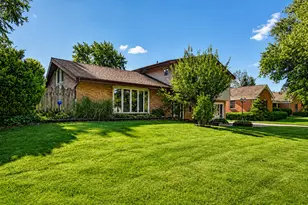 8205 Oakwood Ave, Munster, IN 46321 - Photo 3