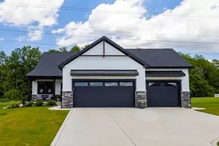 539 Scenic View Ave, Valparaiso, IN 46385 - Photo 1