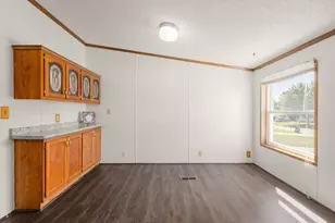 1351 E Colonial Dr, La Porte, IN 46350 - Photo 13