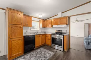 1351 E Colonial Dr, La Porte, IN 46350 - Photo 15