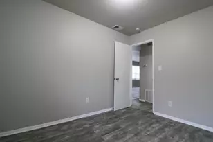5309 E 13th Pl, Gary, IN 46403 - Photo 9