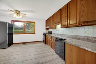 433 Nantucket Rd, Valparaiso, IN 46385 - Photo 7
