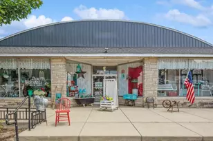 821 N Halleck St, Demotte, IN 46310 - Photo 1