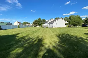 303 Pinehurst Ct E, Valparaiso, IN 46383 - Photo 65