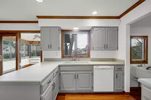 1124 Lisa Ln, Schererville, IN 46375 - Photo 9