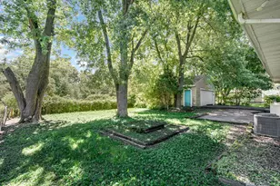 7713 Hendricks Pl, Merrillville, IN 46410 - Photo 5