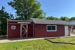 17724 Henry St, Lansing, IL 60438 - Photo 3