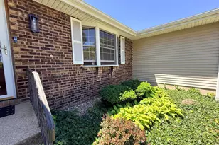 1619 W 95th Ave, Crown Point, IN 46307 - Photo 7