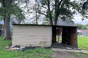 302 E Main St, Medaryville, IN 47957 - Photo 21