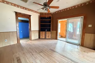 302 E Main St, Medaryville, IN 47957 - Photo 5