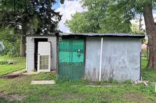 302 E Main St, Medaryville, IN 47957 - Photo 19